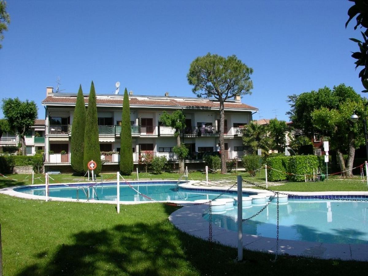 Appartamento Genziana - Con Vista Piscina E Garage Сірміоне Екстер'єр фото