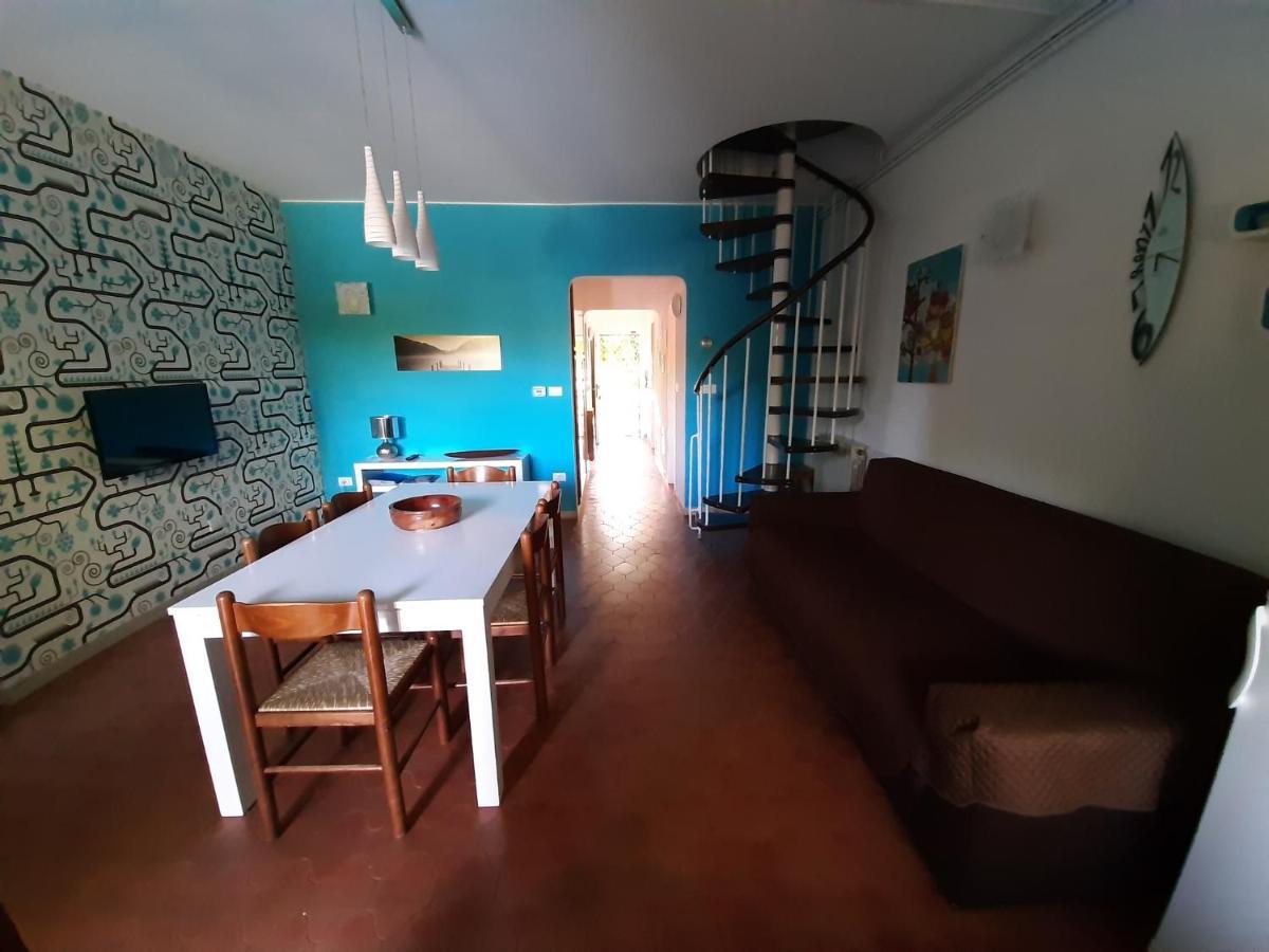 Appartamento Genziana - Con Vista Piscina E Garage Сірміоне Екстер'єр фото