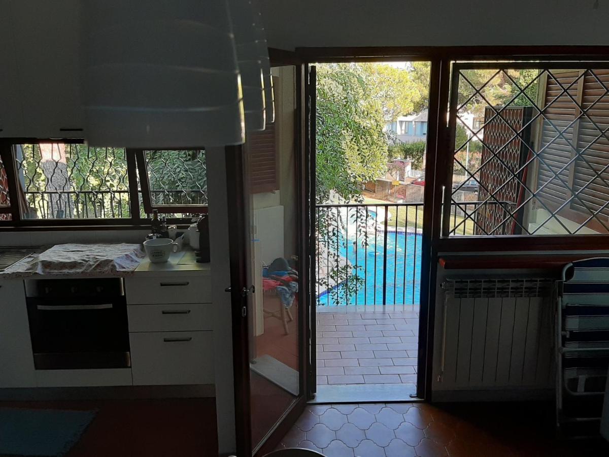 Appartamento Genziana - Con Vista Piscina E Garage Сірміоне Екстер'єр фото
